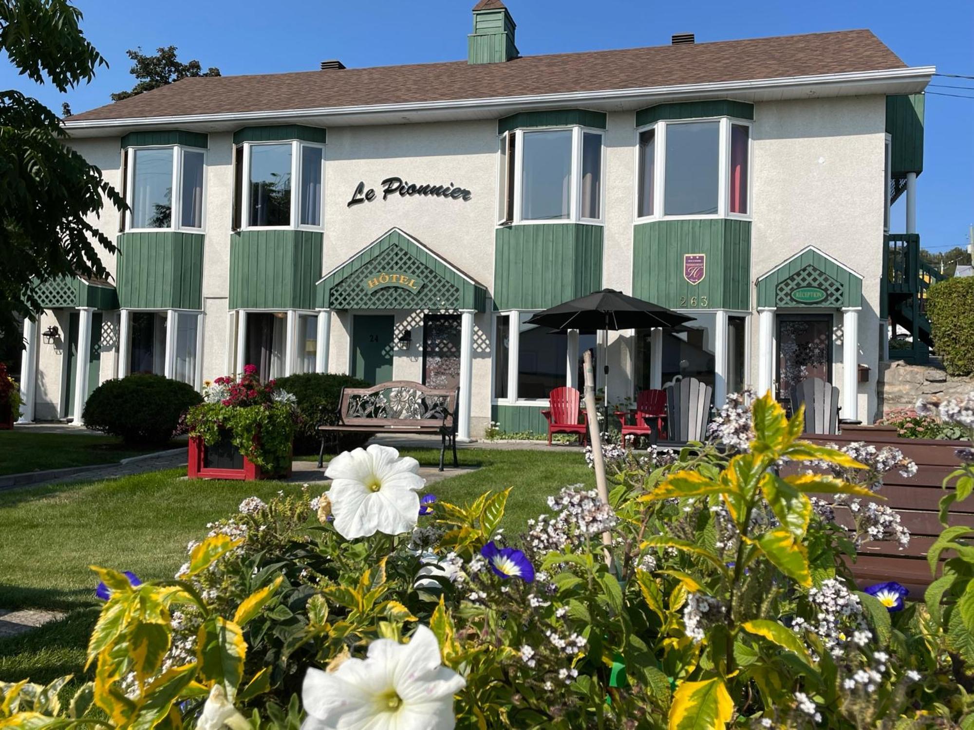 Hotel Le Pionnier Tadoussac Exterior foto