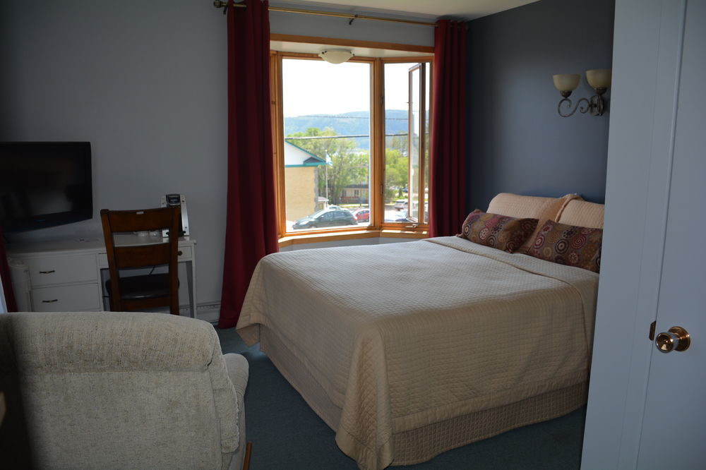 Hotel Le Pionnier Tadoussac Exterior foto