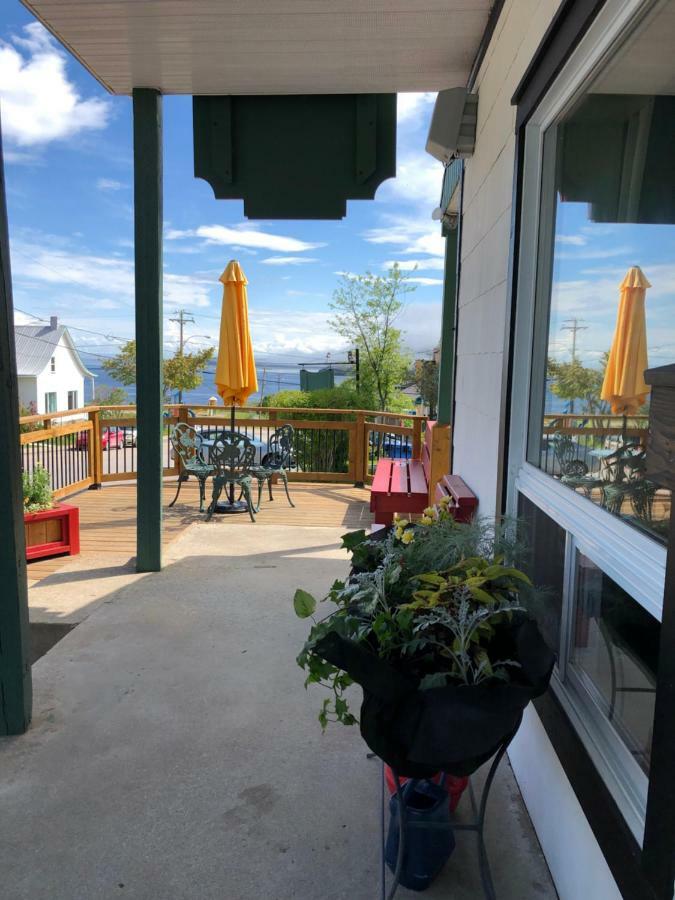 Hotel Le Pionnier Tadoussac Exterior foto